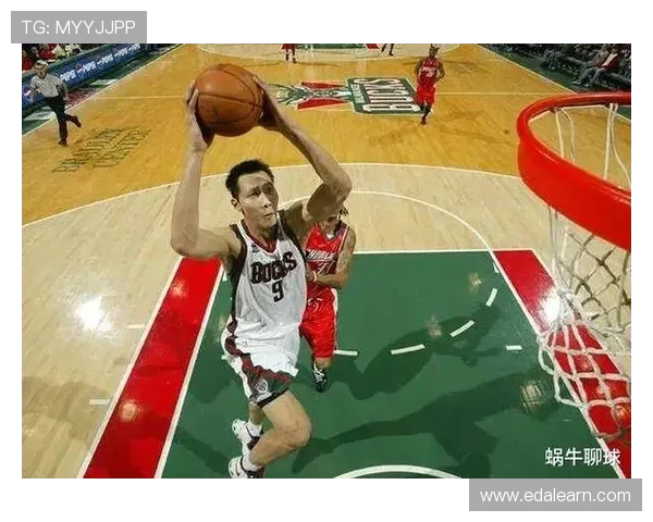 小易建联18分钟斩获11分4篮板强势突破美国内线展现王者风范